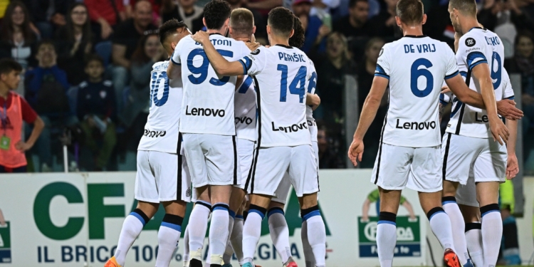 Inter shënon fitore, kampioni vendoset në xhiron e fundit