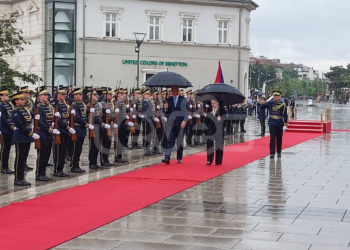 Osmani pret me ceremoni shtetërore homologun nga Mali i Zi