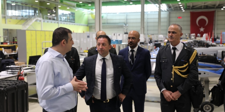 Ministri Mehaj fton afaristët nga Turqia për investime në Kosovë