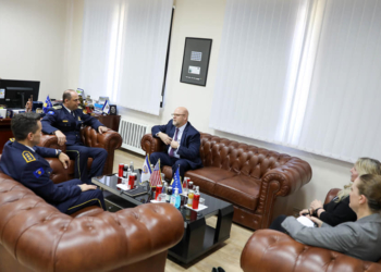 Ambasadori i SHBA-së viziton Policinë e Kosovës