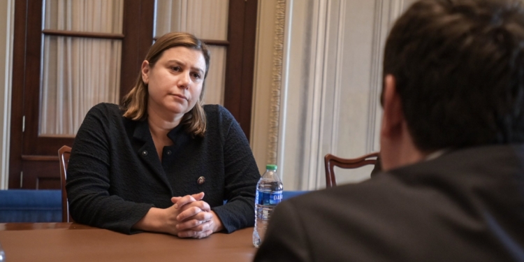 Kurti takohet me kongresisten Slotkin: Kosova ka dëshmuar se është partnere e besueshme e aleatëve të saj