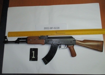 Policia sekuestron dy armë në Skenderaj dhe Vushtrri