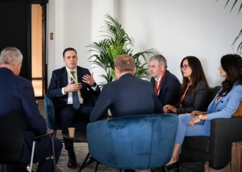 Abdixhiku kërkon nga EPP mbështetje për anëtarësimin e Kosovës në KE