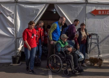 Zelensky: Qindra të evakuuar nga Mariupol arritën në Zaporizhzhia