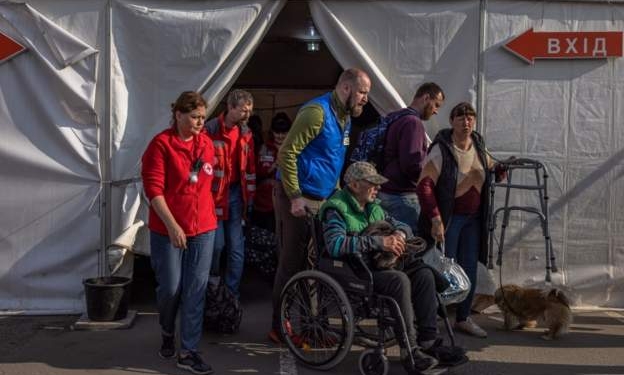Zelensky: Qindra të evakuuar nga Mariupol arritën në Zaporizhzhia