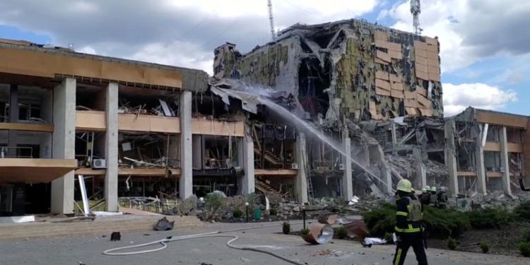 Më shumë se 1 mijë apartamente dhe 11 institucione arsimore janë dëmtuar në Lozova të Ukrainës