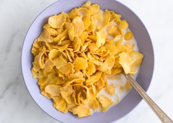 Pesë përfitimet e mëdha që merrni nga ngrënia e mëngjesit