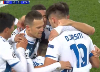 Mbreti i ajrit! Kalon Chris Smalling dhe mes 4 më të mirëve të Serisë A, mbrojtësi i Shqipërisë nuk mposhtet në lartësi