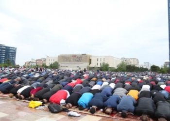 Falja e namazit të Fitër Bajramit bëhet në sheshin e Tiranës