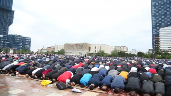 Falja e namazit të Fitër Bajramit bëhet në sheshin e Tiranës