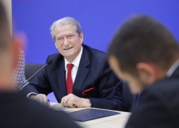 Sali Berisha shpall kandidaturën për kryetar të PD-së