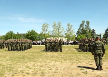 Rekrutët e rinj krenarë që do t’i shërbejnë atdheut