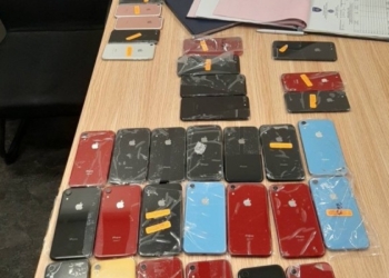 Kapen 33 telefona të mençur në Aeroportin e Prishtinës