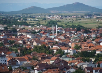 Nxënësit kapen me thika në shkollë, arrestohen