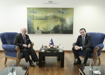 Kryeministri Kurti priti në takim bashkëpunëtorin e afërt të Bill Clintonit