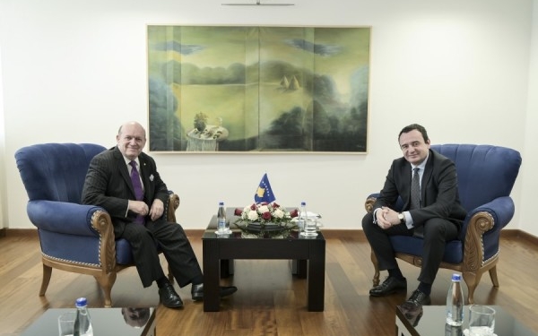 Kryeministri Kurti priti në takim bashkëpunëtorin e afërt të Bill Clintonit