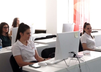 ​“Girls Tech”, 15 maturante po trajnohen në fushën e TIK-ut në KED