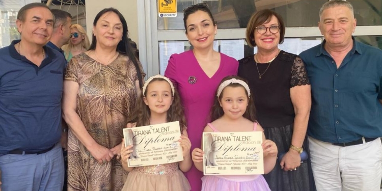 Dy vajzat e Osmanit pjesë e një gare talentesh në Tiranë