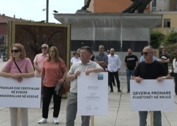 Protestojnë punëtorët e Lotarisë së Kosovës, kërkojnë ndryshimin e Ligjit dhe marrjen e pagave