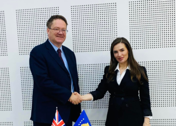 Musliu-Shoshi takohet me Abbottin: E nderuar që do të udhëheq Grupin e Miqësisë me Mbretërinë e Bashkuar