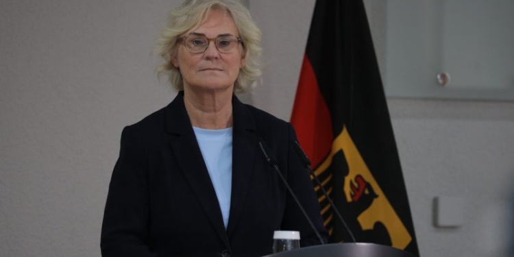 Kurti sot pret në takim ministren e Mbrojtjes Federale të Gjermanisë