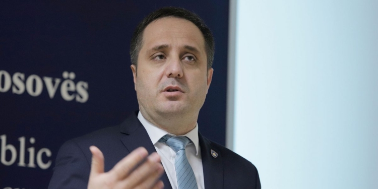 Opozita e kritikon qeverinë Kurti për mungesë të strategjisë për tërheqjen e investitorëve