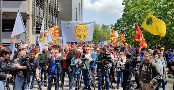 Në Shkup punëtorët kërkojnë rritjen e pagës minimale