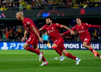 Liverpooli shkruan histori, bëhet skuadra e parë që prek tre finale gjatë një sezoni