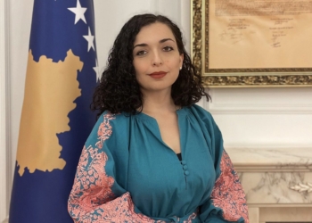 Osmani feston ditën e veshjeve popullore të Ukrainës