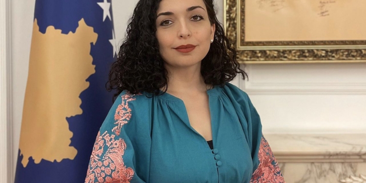 Osmani feston ditën e veshjeve popullore të Ukrainës