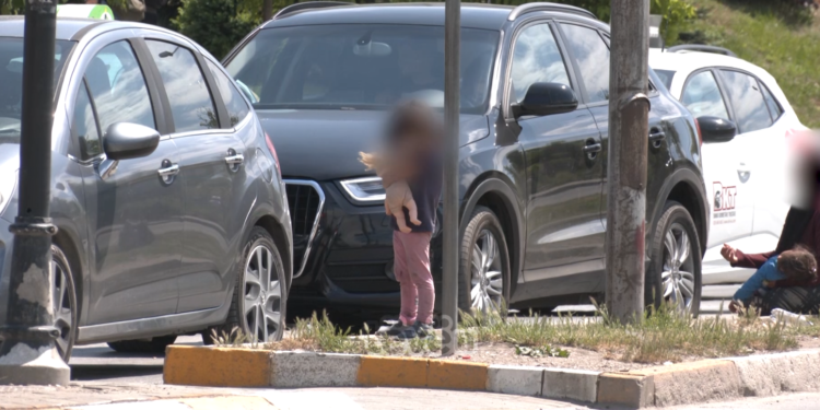 Shumica e fëmijëve lëmoshkërkues vinë nga Shqipëria, 77 u identifikuan për tre muaj