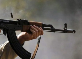 Një person hyn me kallashnikov në një lokal në Prizren, shtiu disa herë në drejtim të njerëzve