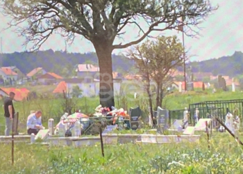 Hysni Gucati vjen në Kosovë, shkon tek varri i babait të tij