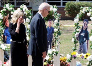 Biden viziton qytetin Uvalde ku u vranë 21 persona