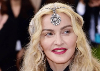 Madonna kërkon nga politikanët amerikanë kontroll më të rreptë të armëve