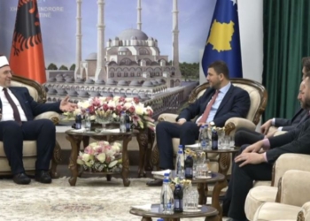 Krasniqi viziton Bashkësinë Islame të Kosovës, uron Fitër Bajramin