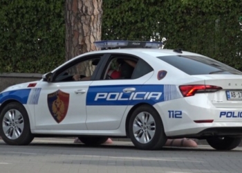 ​Polici vret kolegun në një komisariat në Tiranë