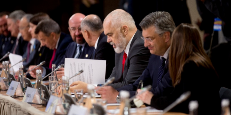 Shqipëria dhuron 1 milion euro për Ukrainën