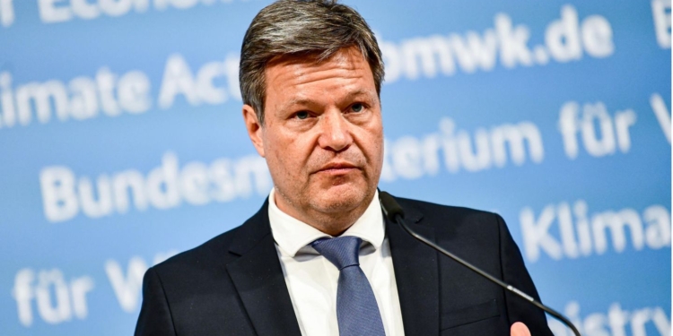 Ministri Habeck: Gjermania mund të përballet pa naftë ruse deri në fund të vitit