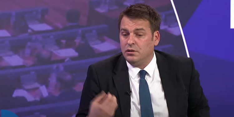 Muja thotë se çështjen e shtrenjtimit të energjisë është dashur ta trajtojë Qeveria e kaluar