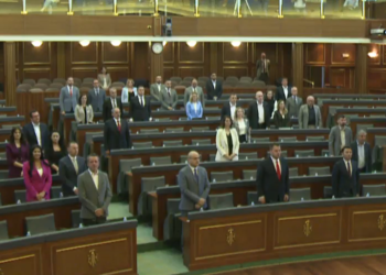 Kuvendi mban një minutë heshtje në nder të 23-vjetorit të masakrës së Dubravës