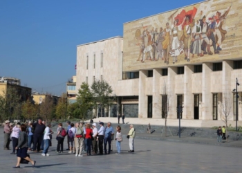 Finalja UEFA Conference League, mbush rrugët e Tiranës me vizitorë të huaj