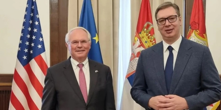 Vuçiq dhe Hill pajtohen që përpjekjet të përqendrohen në dialogun Kosovë-Serbi