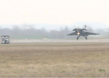 Dy avionë luftarakë francezë përplasen në ajër