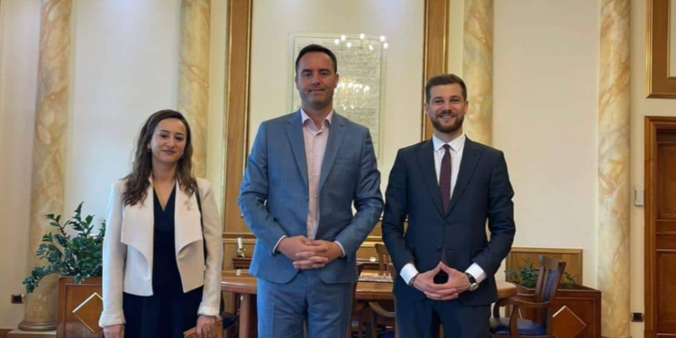 Konjufca mirëpret grupin e rinj të deputetëve