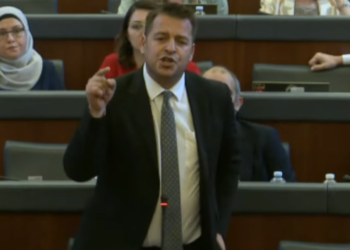 Muja për deputetët e opozitës: Villat dhe veturat e shtrenjta le t’i financojnë vetë