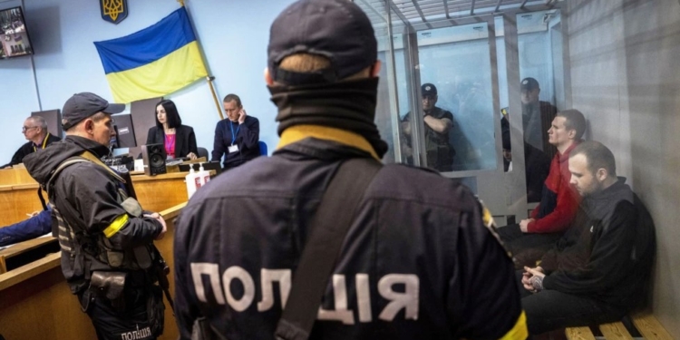 Dy ushtarë rusë deklarohen fajtorë në gjyqin për krime lufte në Ukrainë