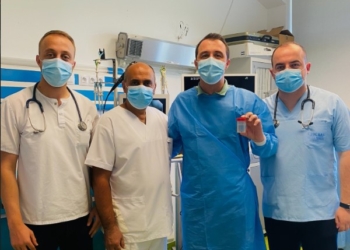 Mjekët në QKUK  i largojnë pacientit një “trup të huaj” i cili i kishte shkaktuar pneumoni