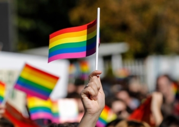 Avokati i Popullit mbështet martesat e gjinisë së njëjtë