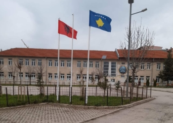 Një shkollë në Podujevë pezullon mësimin, dyshohet se brenda objektit gjenden lëndë shpërthyese